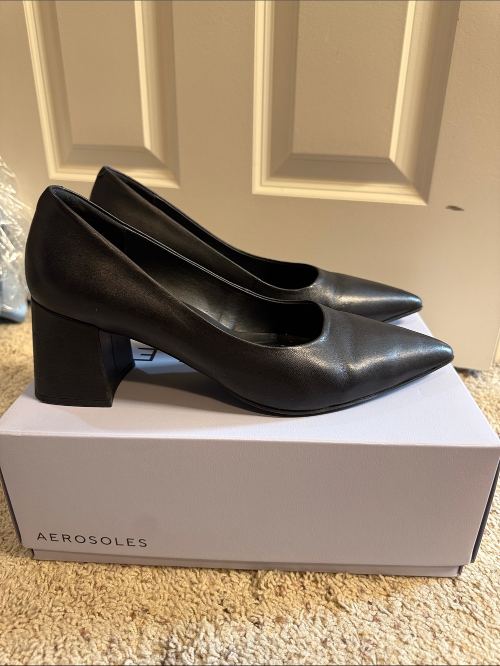 AEROSOLES Black Leather Pointed-Toe Block Heel Pumps